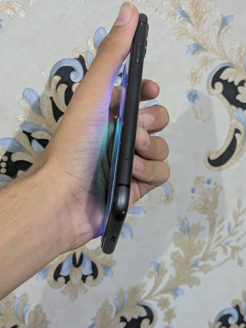 Apple iPhone 11 3