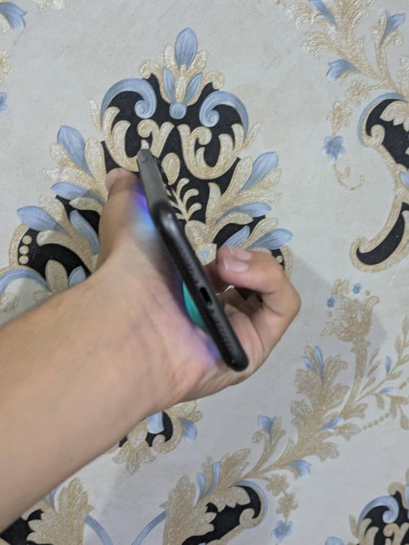 Apple iPhone 11 4