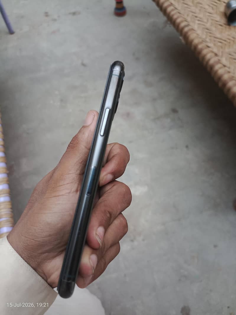 Apple iPhone 11 Pro 1