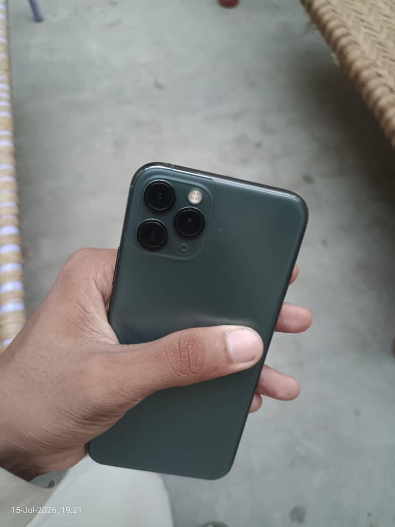 Apple iPhone 11 Pro 4
