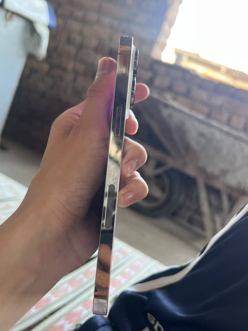 Apple iPhone 14 Pro Max 1
