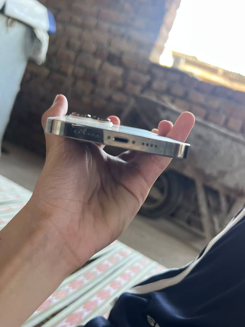 Apple iPhone 14 Pro Max 3