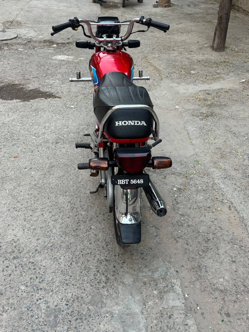 Honda CD70 3
