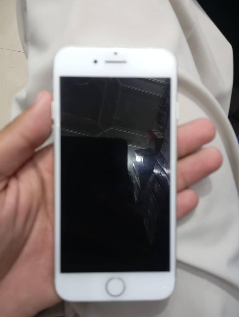 Apple iPhone 7 0