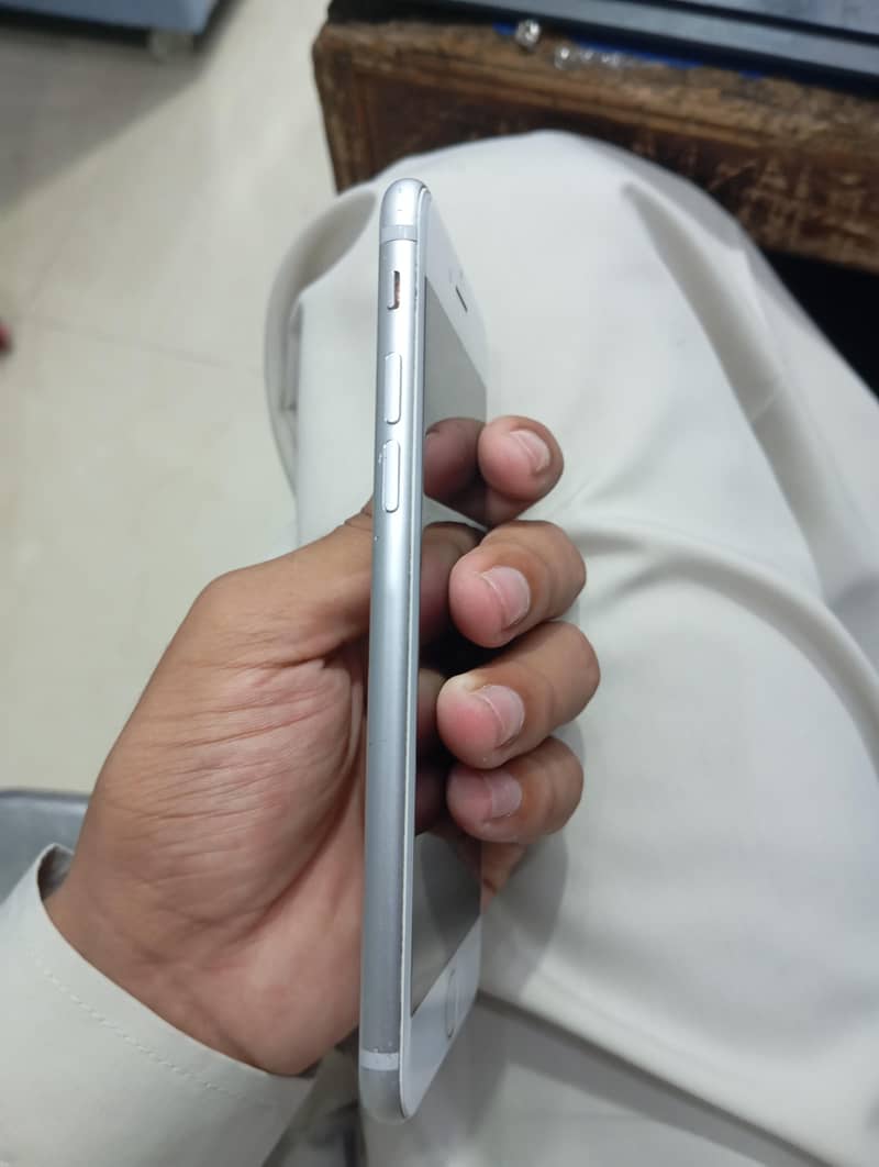 Apple iPhone 7 2