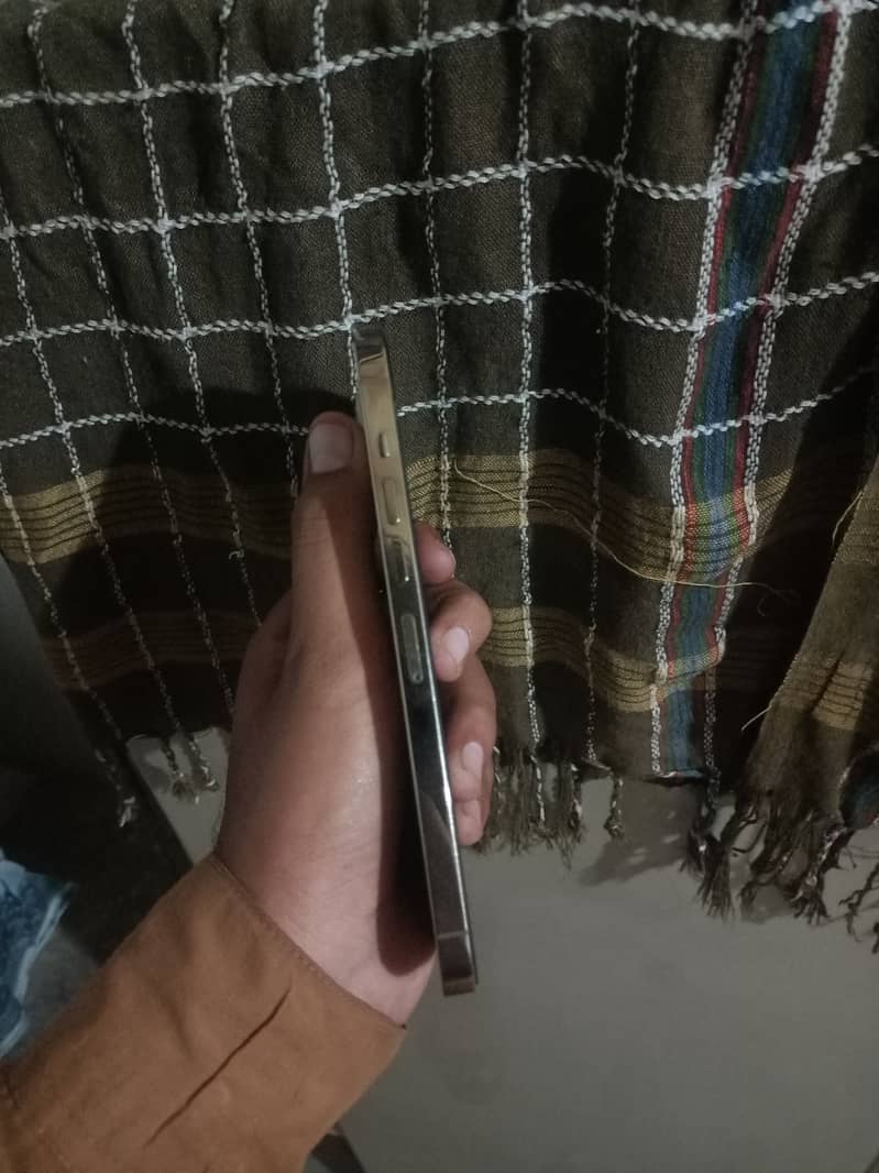 Apple iPhone 13 Pro Max 4
