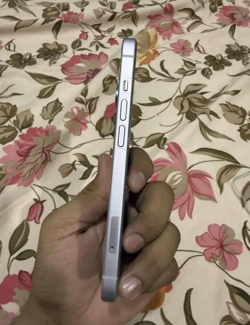 Apple iPhone 15 1