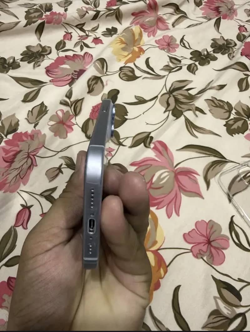 Apple iPhone 15 2