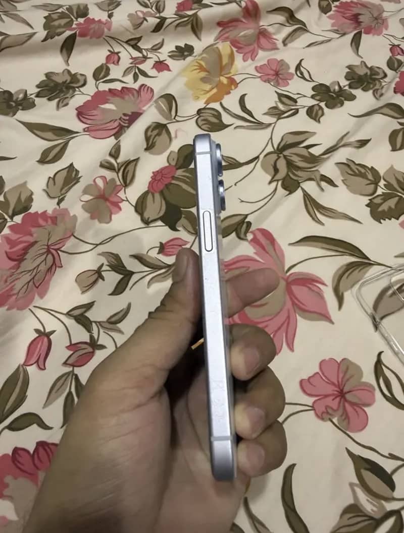 Apple iPhone 15 3