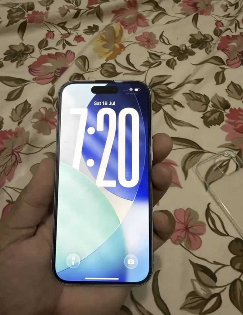 Apple iPhone 15 4