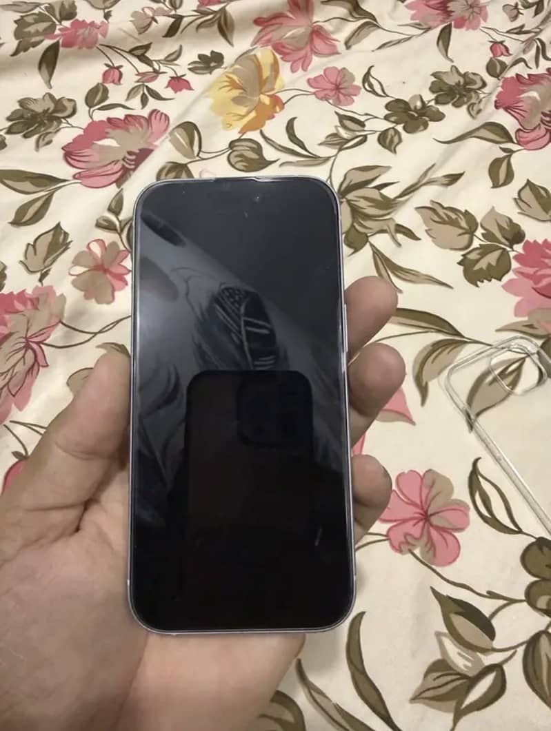 Apple iPhone 15 6