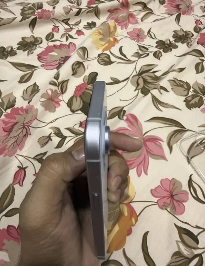 Apple iPhone 15 8