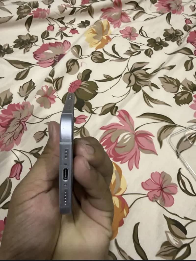 Apple iPhone 15 9
