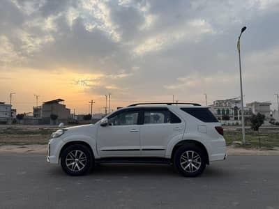 Toyota Fortuner V 2013