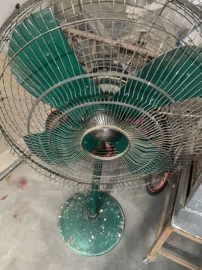 Heavy waight old pedestal fan in pure copper