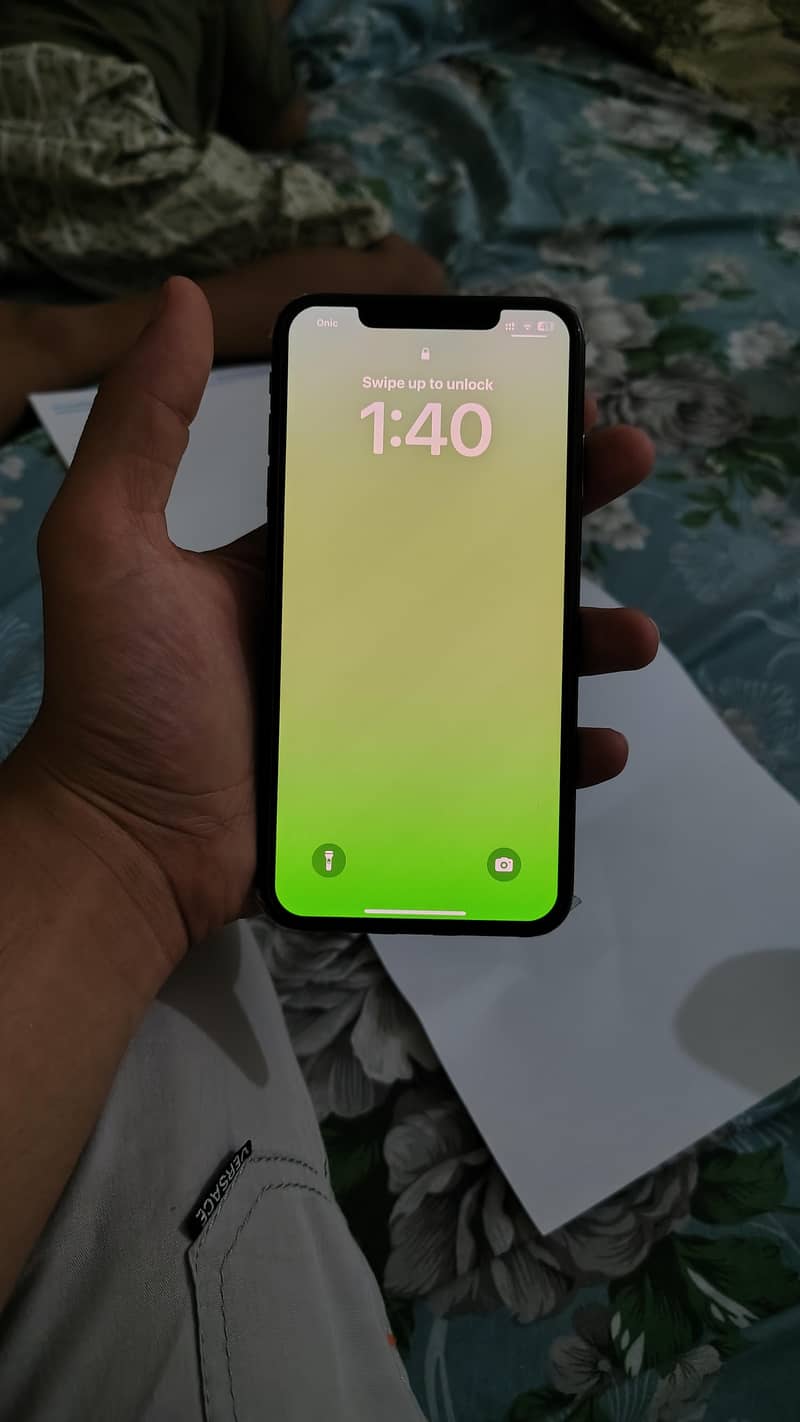 Apple iPhone XS Max 7
