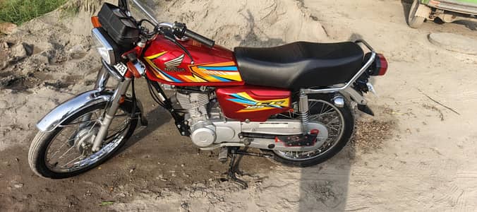 Honda 125.26ka sticker. hai 25 model hai. September ka