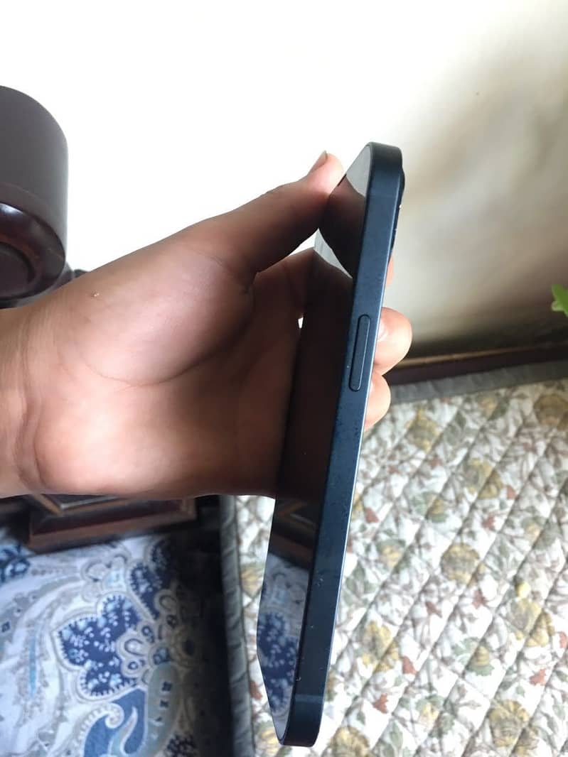 Apple iPhone 13 1
