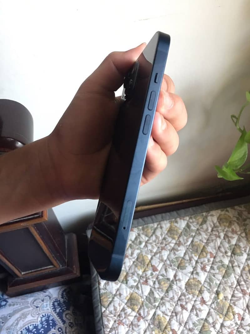 Apple iPhone 13 5