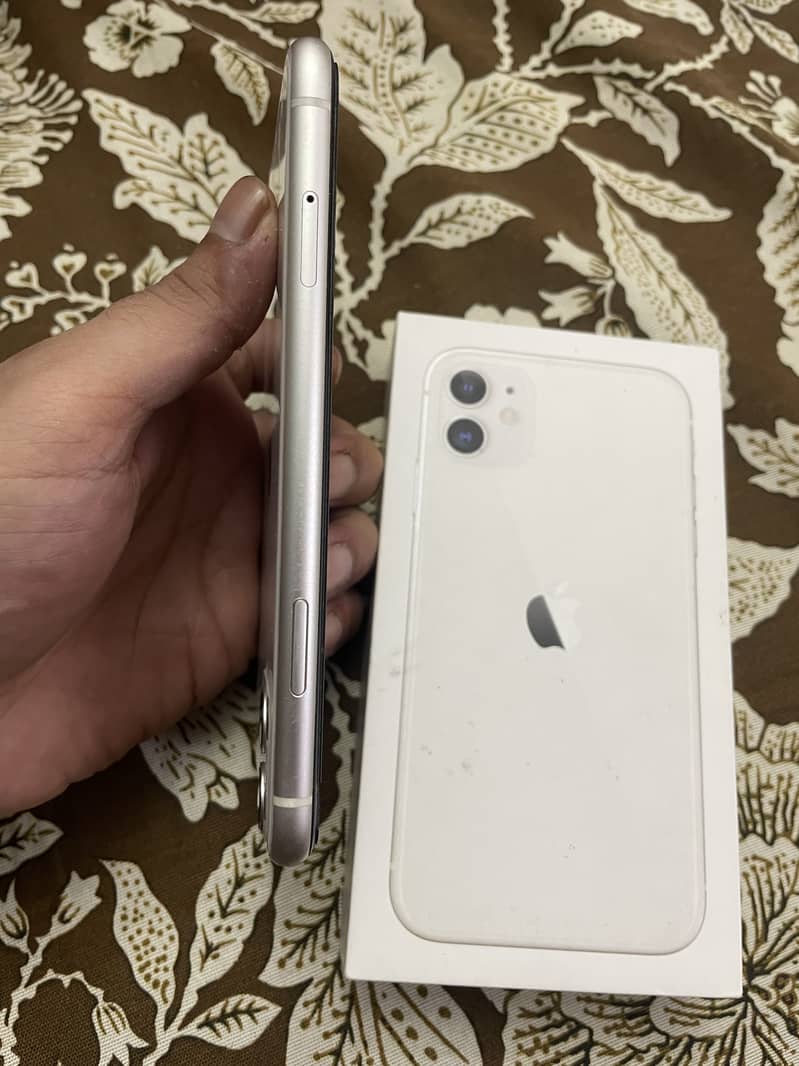 Apple iPhone 11 3