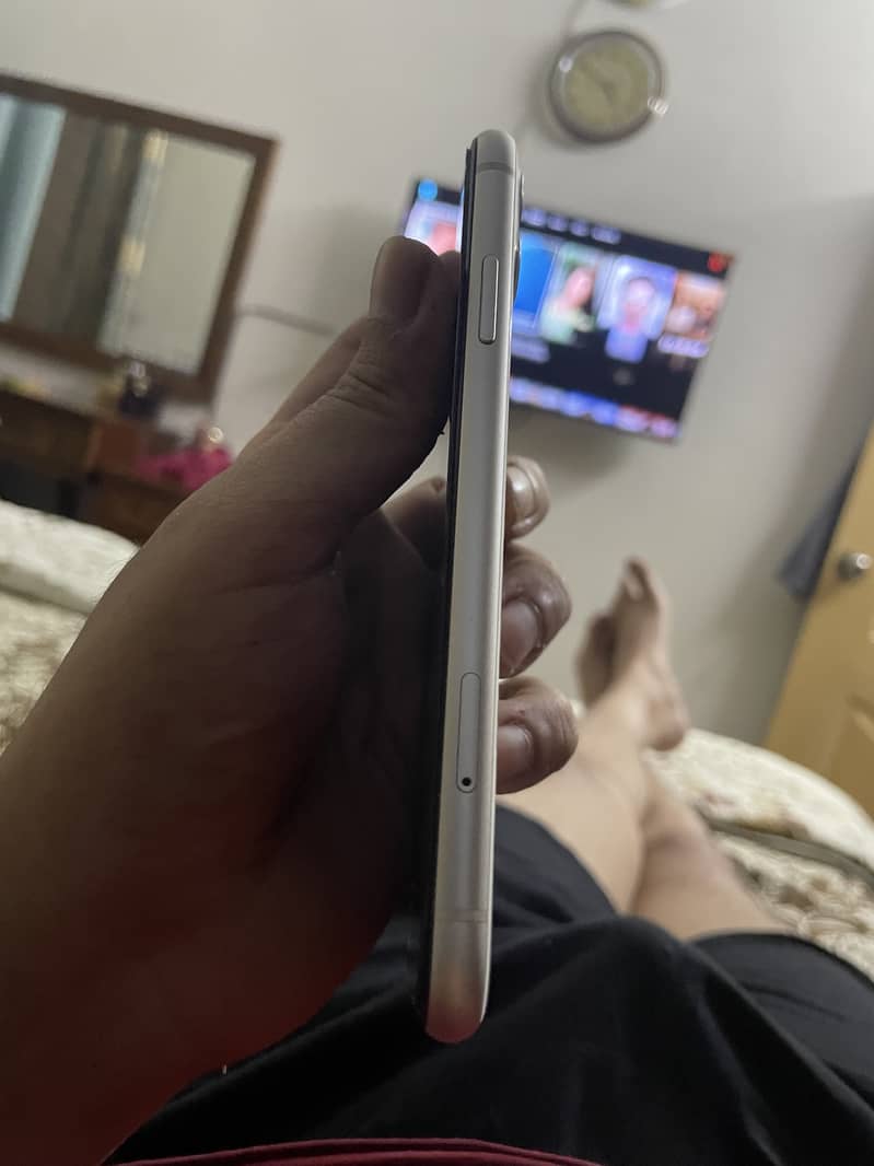Apple iPhone 11 7