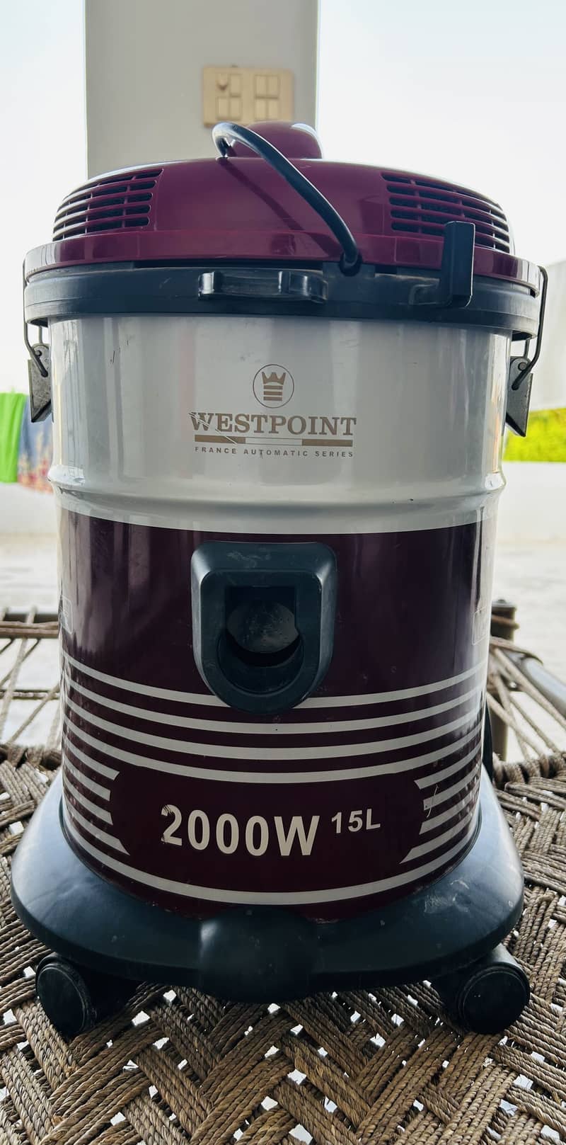 Strong Suction. Large Capacity. Complete Cleaning Solution. 1