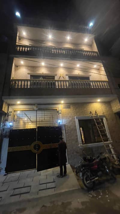 5.5 Marla Beautiful Triple Storey House Urgent For Sale Prime location jameel Town Naer Leaqt chowk in Sabzazar