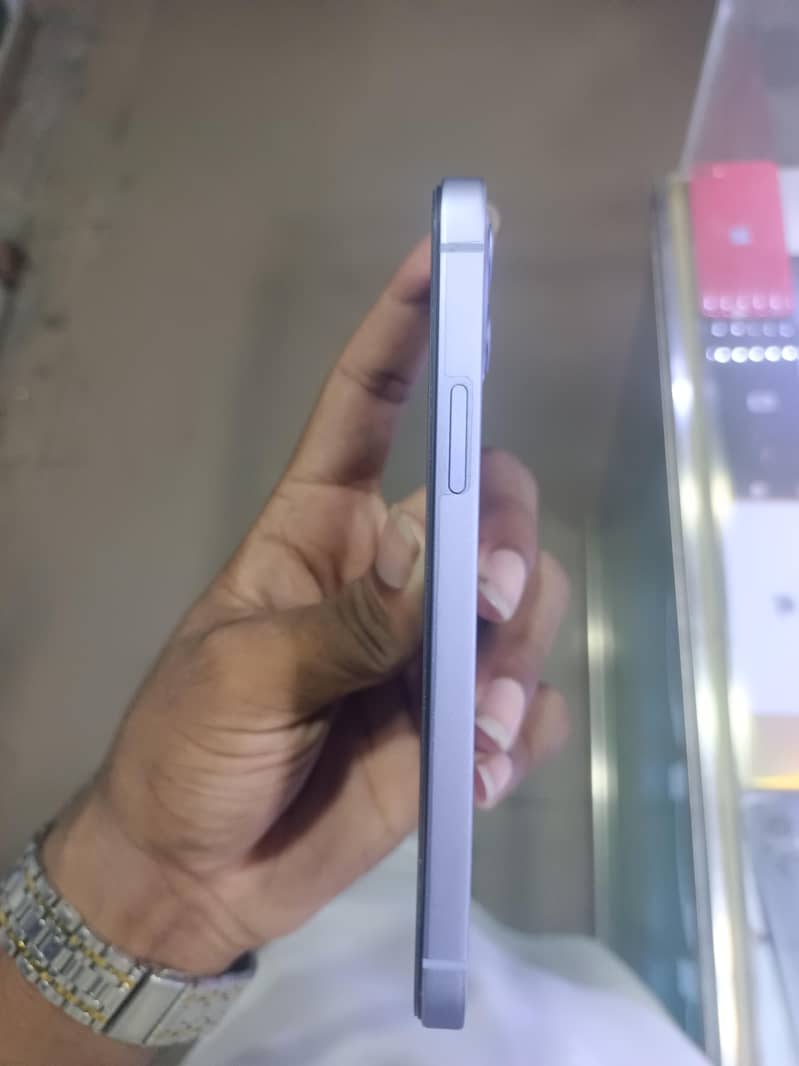 Apple iPhone 12 3