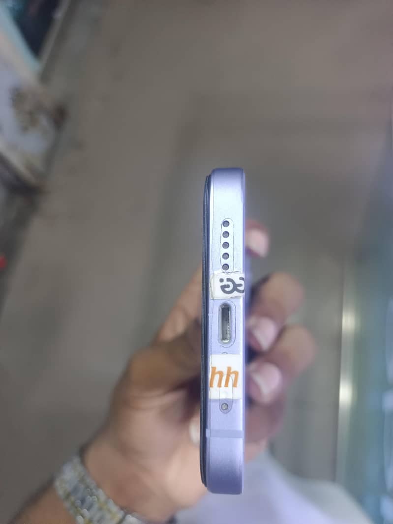 Apple iPhone 12 4