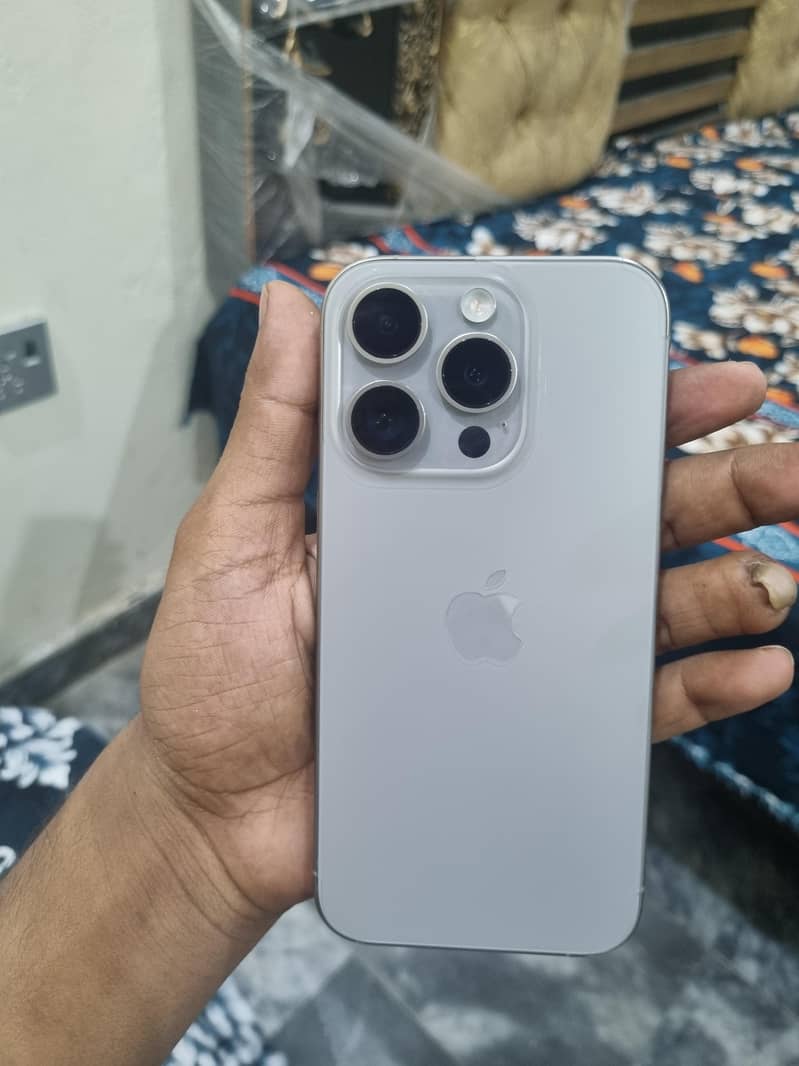 Apple iPhone 15 Pro 0