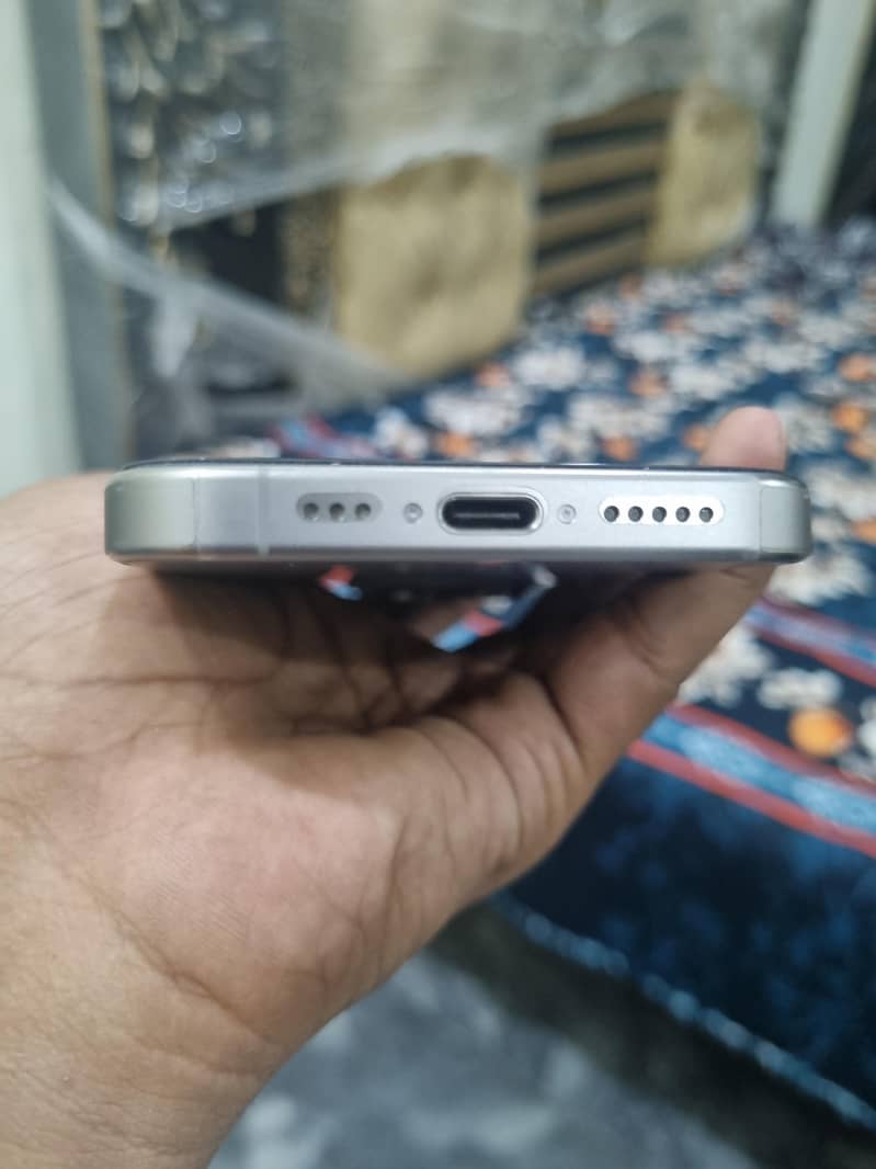 Apple iPhone 15 Pro 2