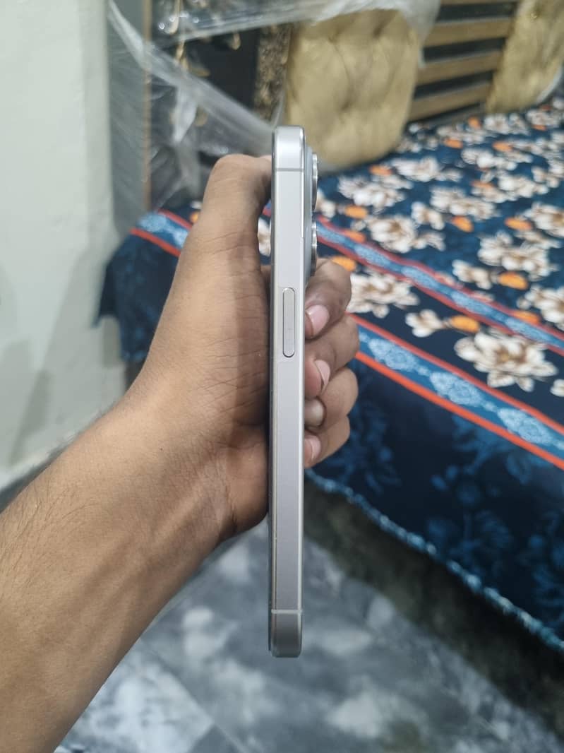 Apple iPhone 15 Pro 3