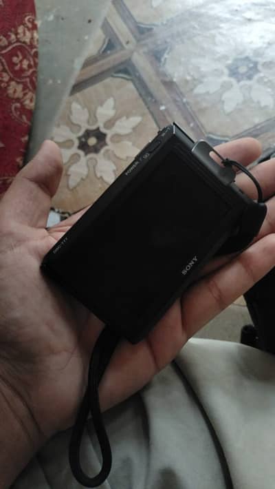 Sony DSC-T77 pocket size camera
