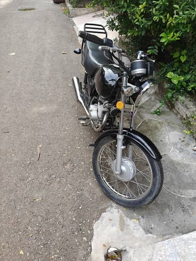 Suzuki GS150 available 20000 km driven mustafa town lahore