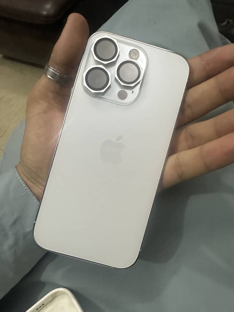 Apple iPhone 14 Pro 1