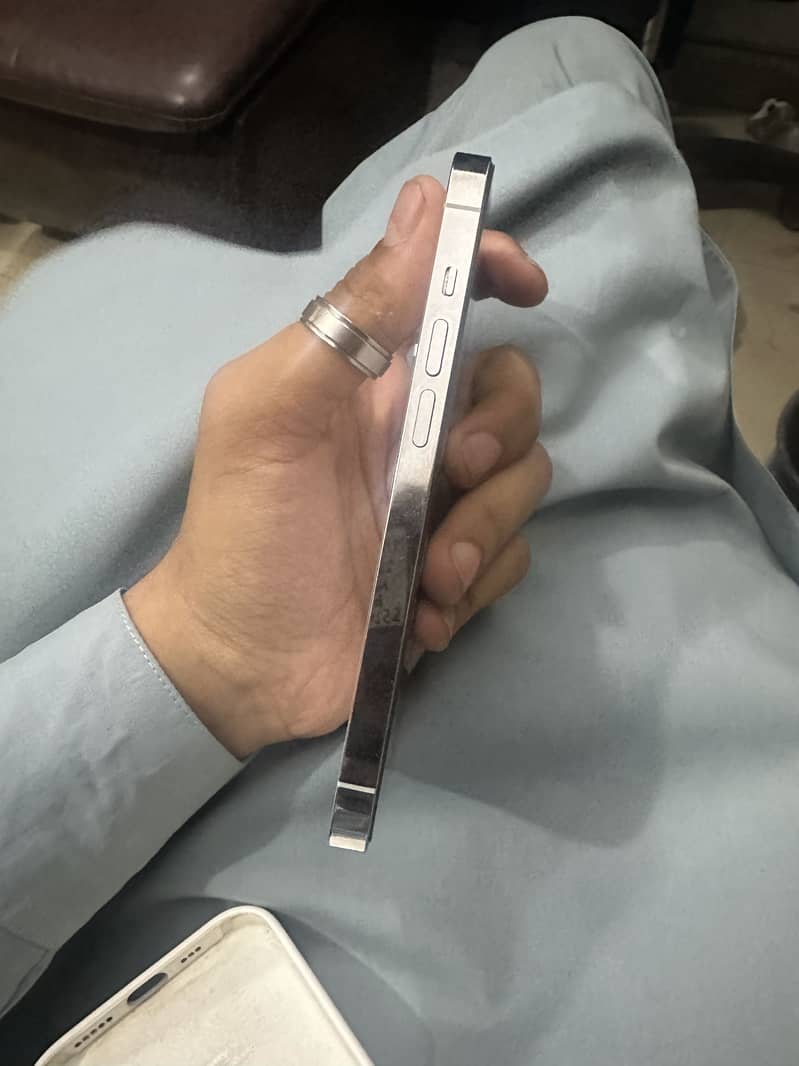 Apple iPhone 14 Pro 4