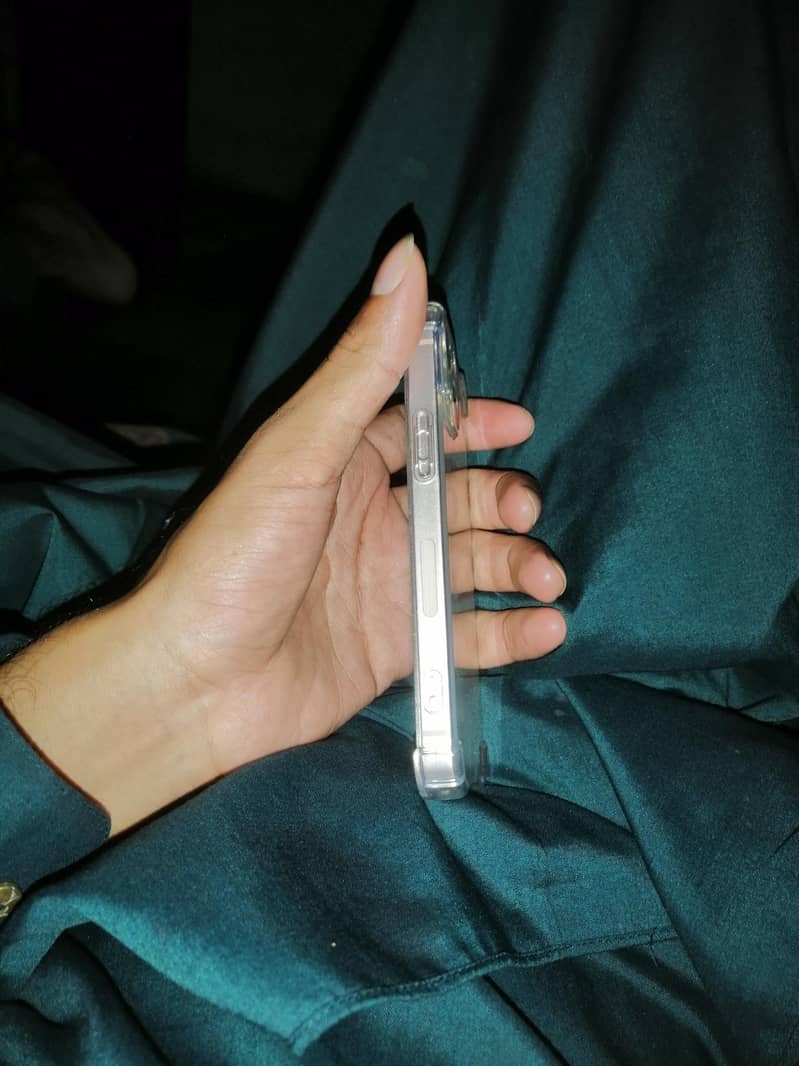 Apple iPhone 13 mini 1