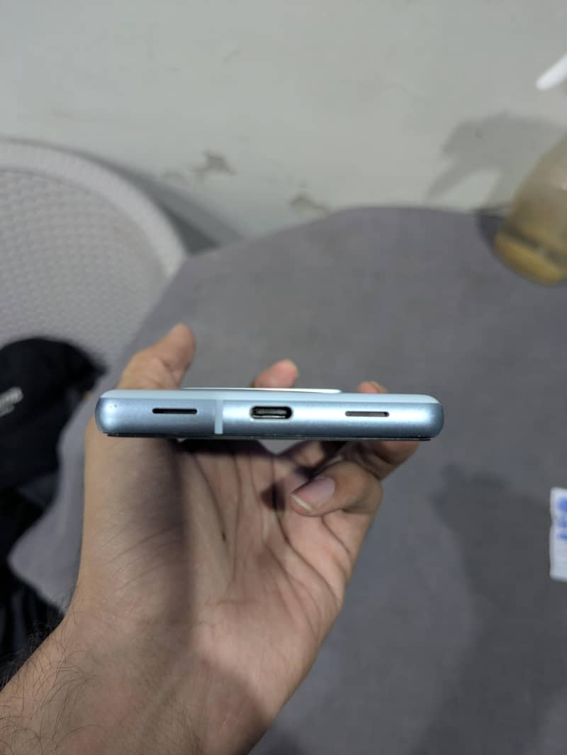 Google Pixel 7a 5