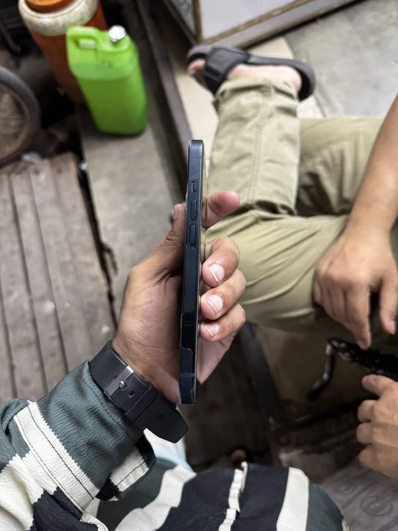 Apple iPhone 14 3