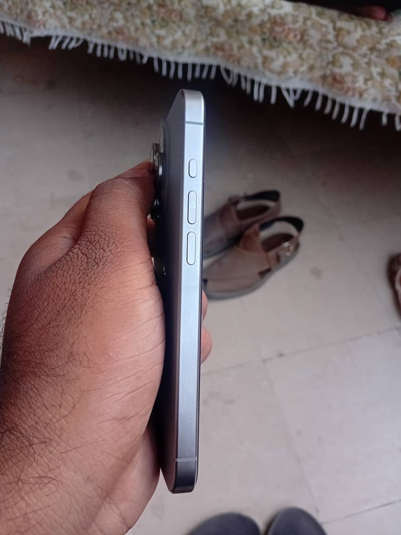 Apple iPhone 15 Pro jv 4
