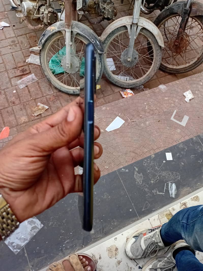 OPPO A54 4