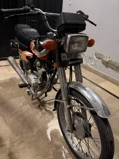 Honda cg125 for urgent sale.