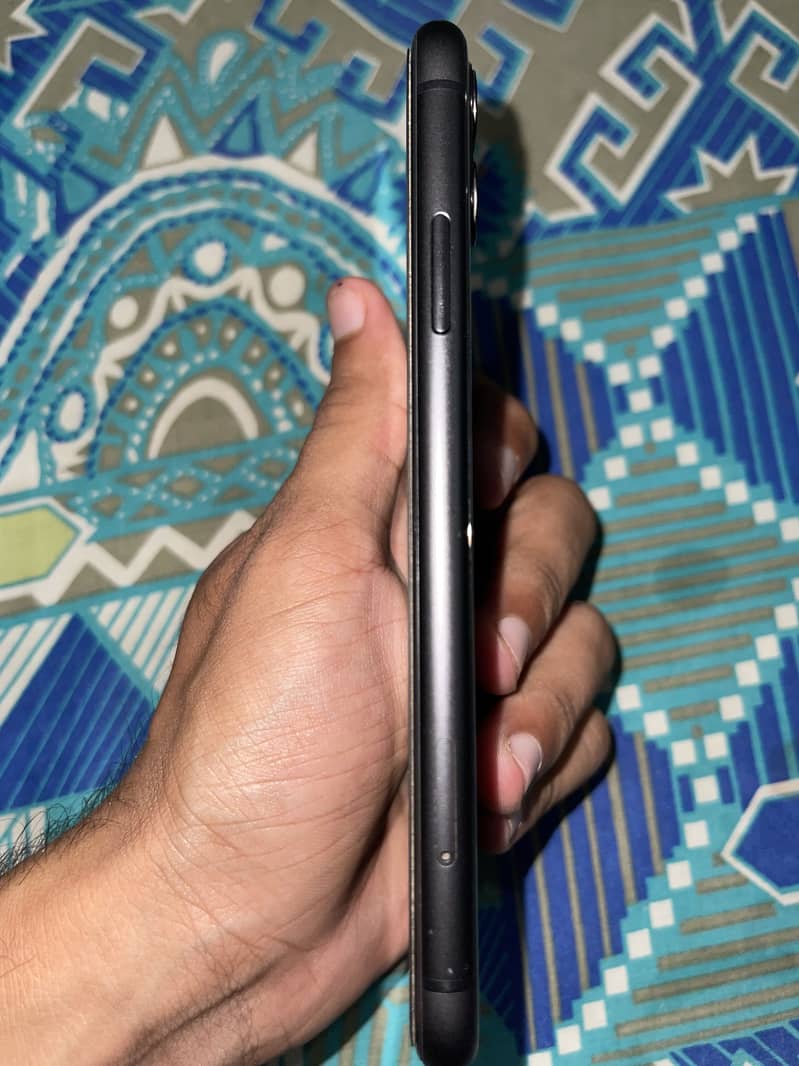 Apple iPhone 11 7