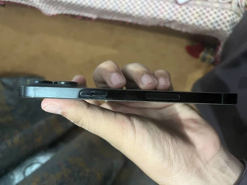 Apple iPhone 14 Pro Max 4