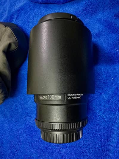 Canon EF 100mm f/2.8 L macro Top  tier portrait lens