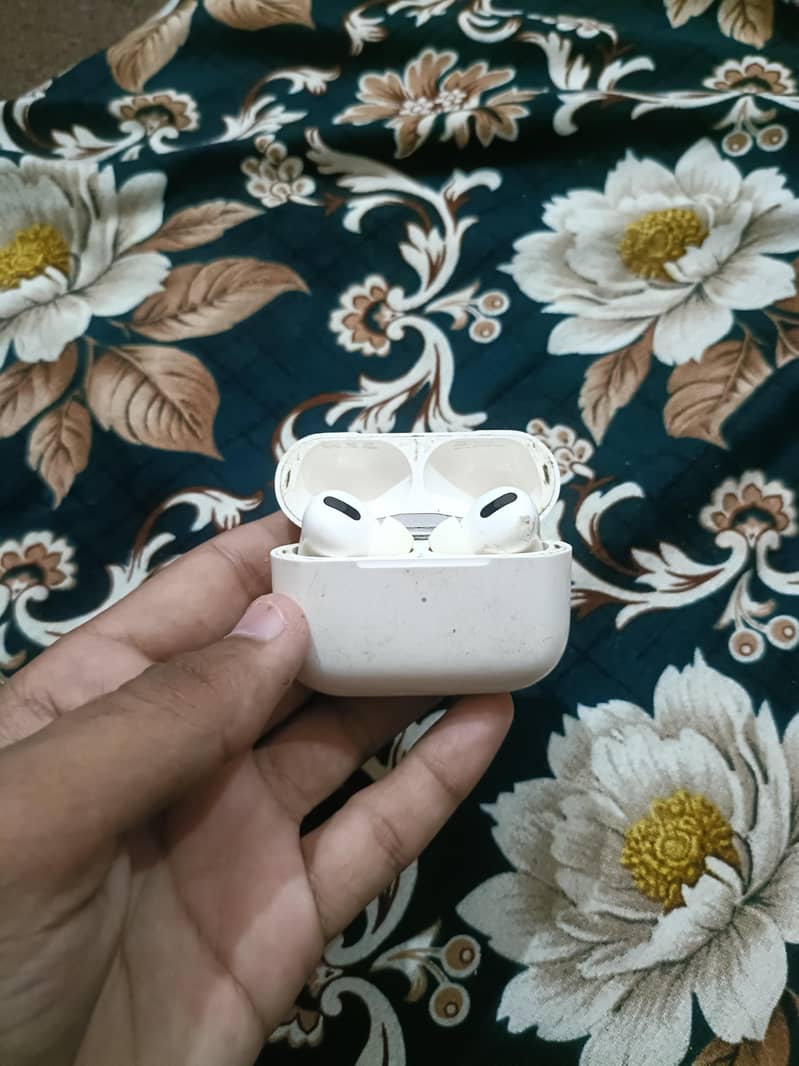 apple earbuds pro 1