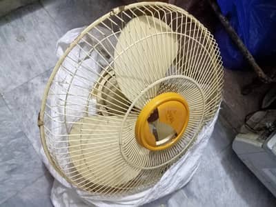 bracket Fan ( chatt wala) old is gold