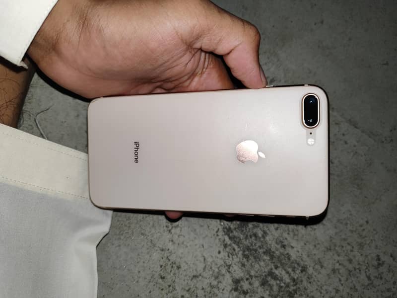 Apple iPhone 8 Plus 1