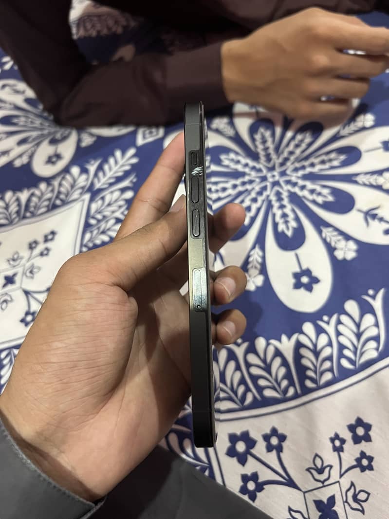 Apple iPhone 14 Pro 2