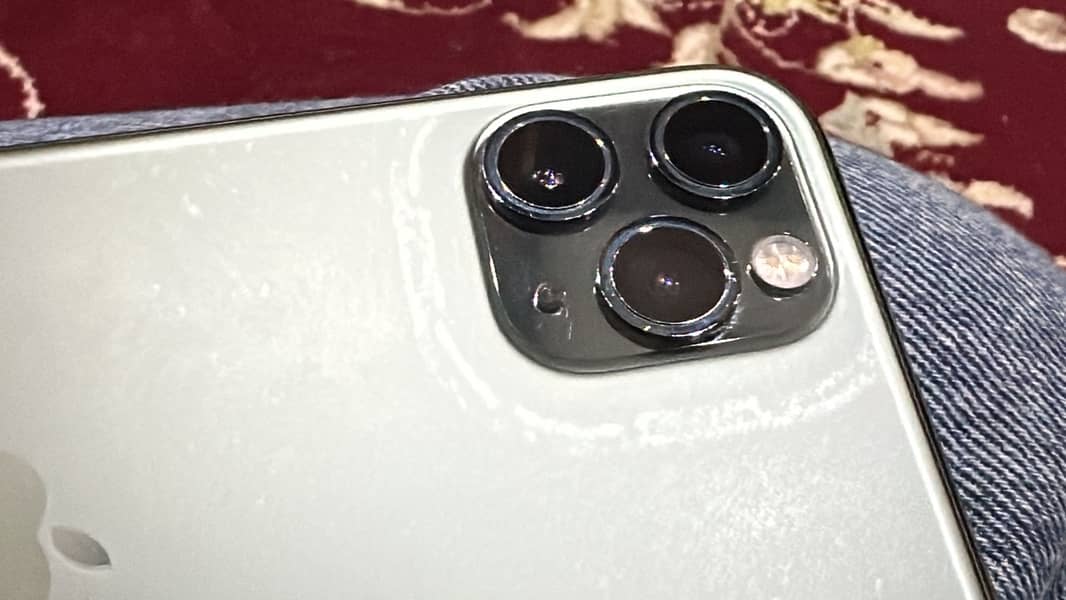Apple iPhone 11 Pro Max 0